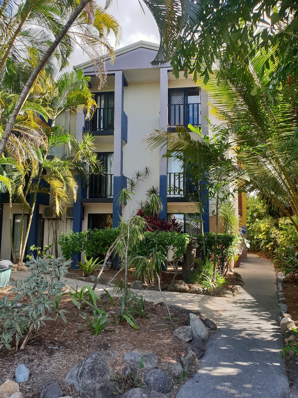 Bohemia Resort Cairns | lodging | 231 McLeod St, Cairns North QLD 4870, Australia | 0740417290 OR +61 7 4041 7290