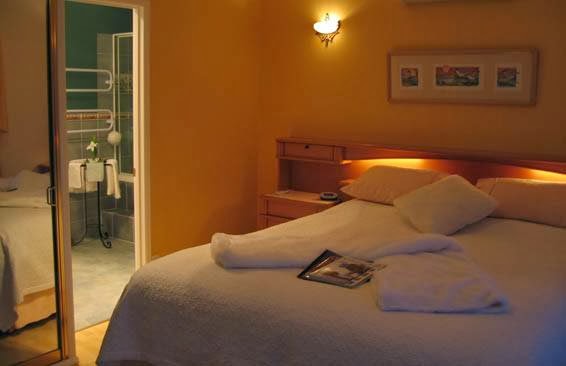 Villa della Rosa Bed and Breakfast | lodging | 5 Platt Pl, North Tamborine QLD 4272, Australia | 0755453375 OR +61 7 5545 3375