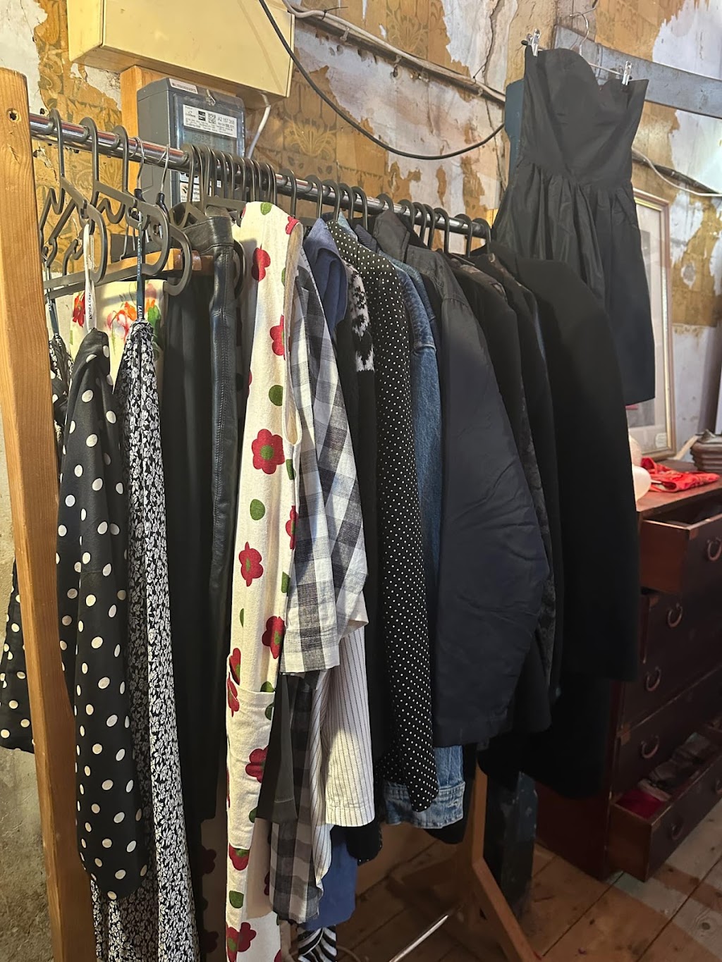 Encore Vintage and Second-Hand | 27 Fraser St, Clunes VIC 3370, Australia | Phone: 0426 866 767