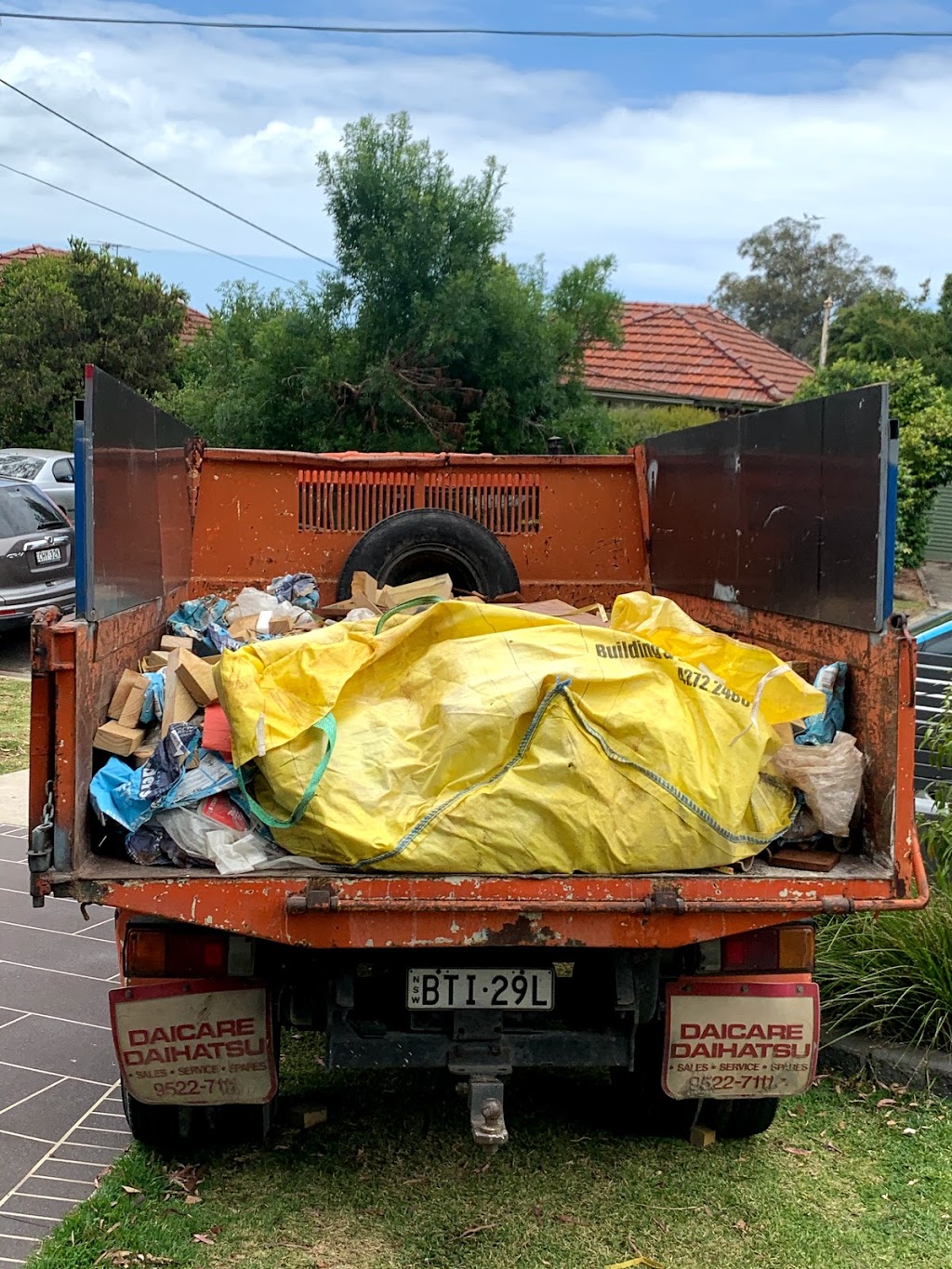 Cheap Cheap Rubbish Removal | 2 Bogan St, Greystanes NSW 2145, Australia | Phone: 0499 930 333