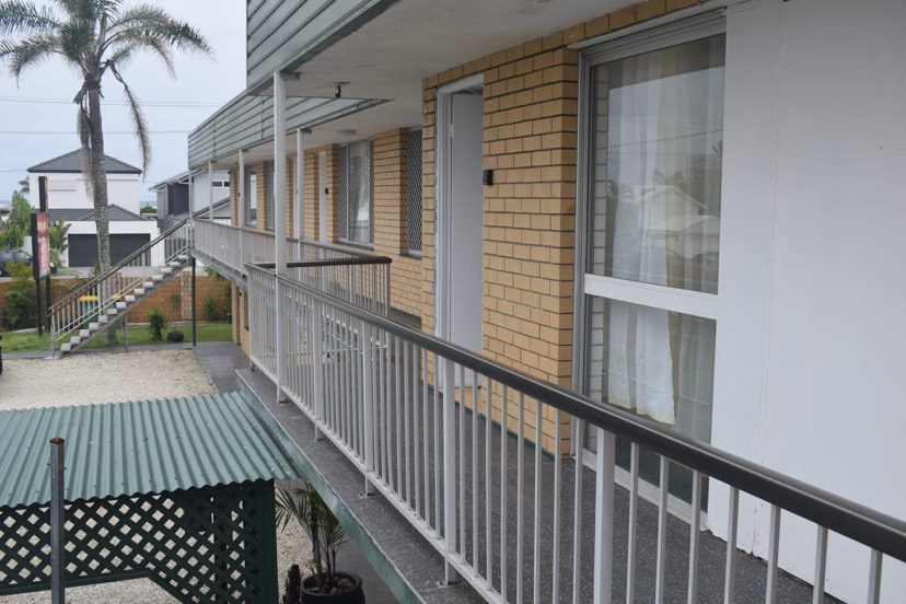 The Queenslander Motel | 1272 Gold Coast Hwy, Palm Beach QLD 4221, Australia | Phone: (07) 5535 3614