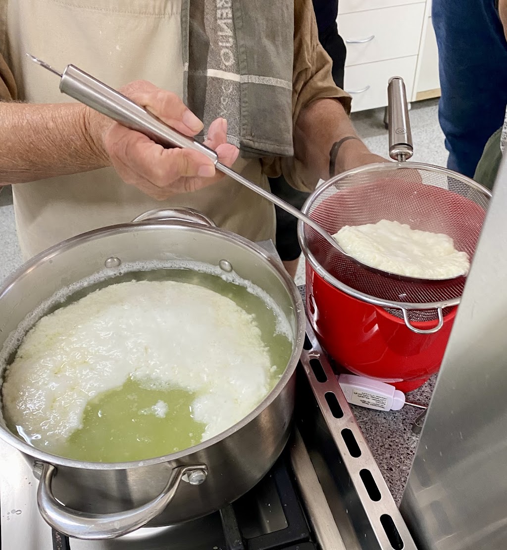 Artisan Cheese & Cooking School | 62 Lake Russell Dr, Emerald Beach NSW 2456, Australia | Phone: 0477 000 262