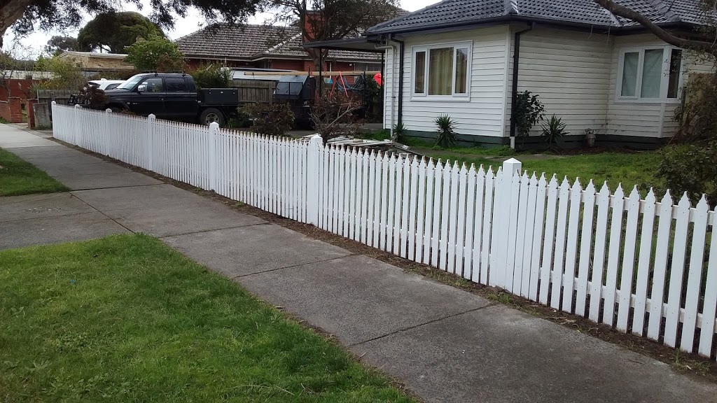 HR Fencing and Decking | 2 Scenery Dr, Clyde North VIC 3978, Australia | Phone: 0410 429 982