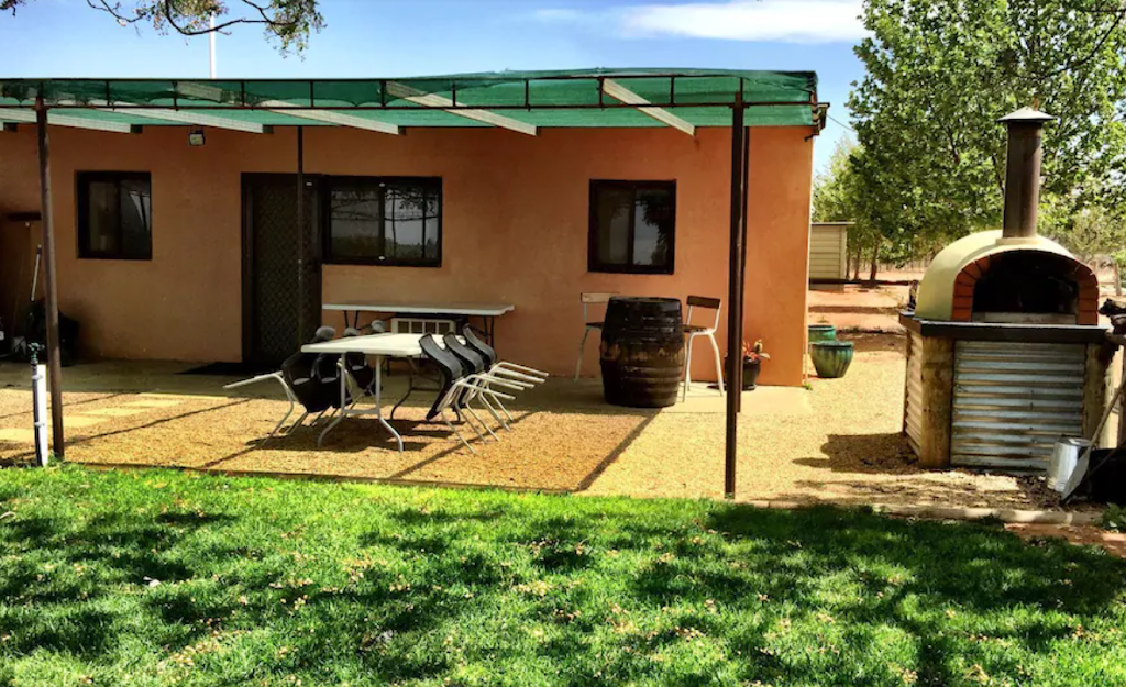 The Pickers Hut | lodging | 95A Whitelaw Rd, Monash SA 5342, Australia | 0408245749 OR +61 408 245 749