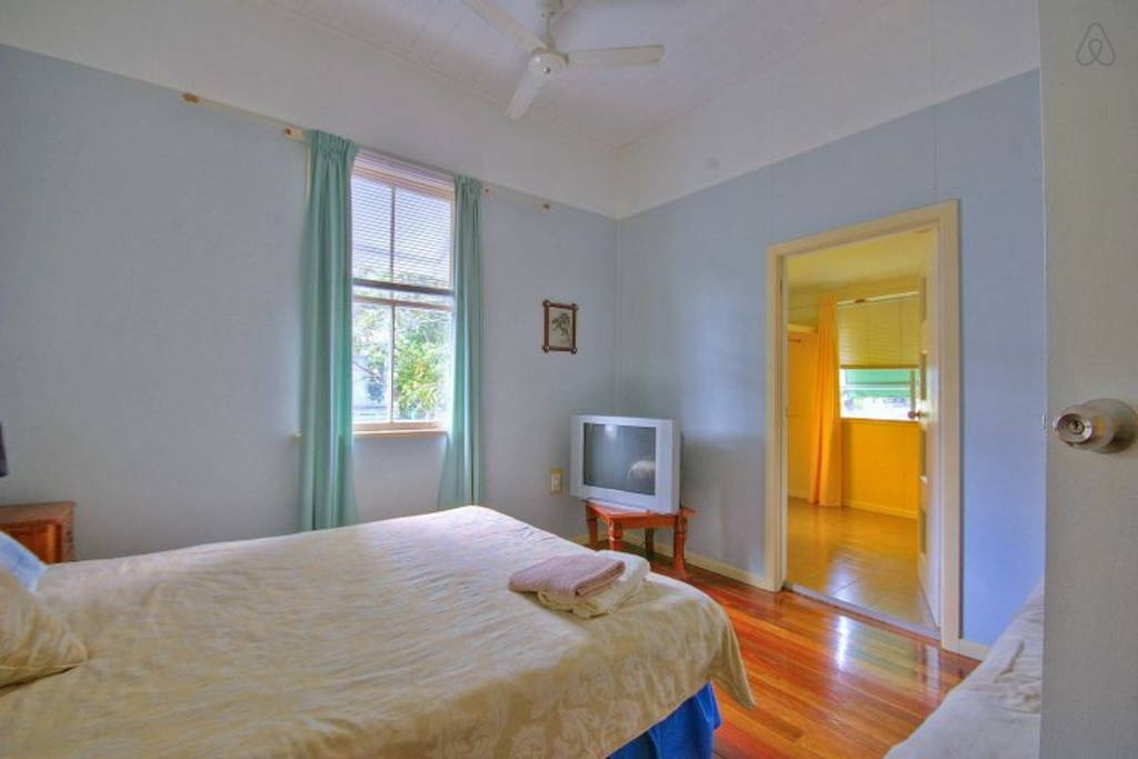 Melville House Holiday Cottage 10 | 254 Keen St, Girards Hill NSW 2480, Australia | Phone: (02) 6621 5778