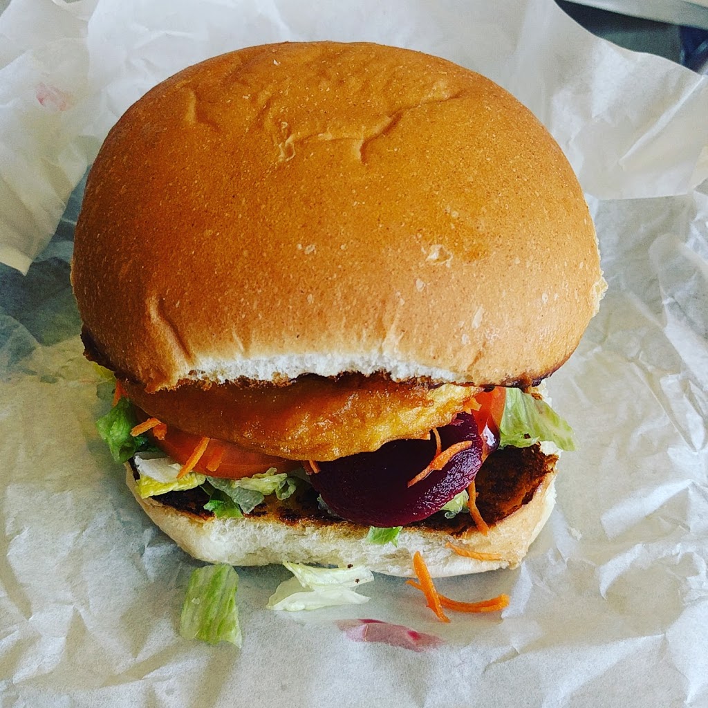 Rockys Burger Shack | 37 Gladstone Rd, Allenstown QLD 4700, Australia | Phone: (07) 4927 7557