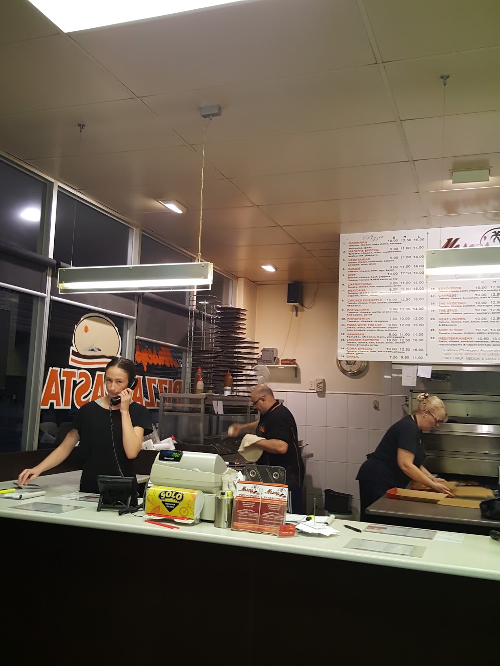 Maseys Pizza & Pasta | restaurant | 2 Lakeside Blvd, Pakenham VIC 3810, Australia | 0359417500 OR +61 3 5941 7500