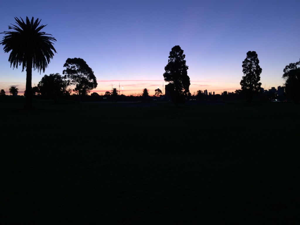 Albert Park Golf Course | school | Queens Rd &, Lakeside Dr, Melbourne VIC 3004, Australia | 0395105588 OR +61 3 9510 5588