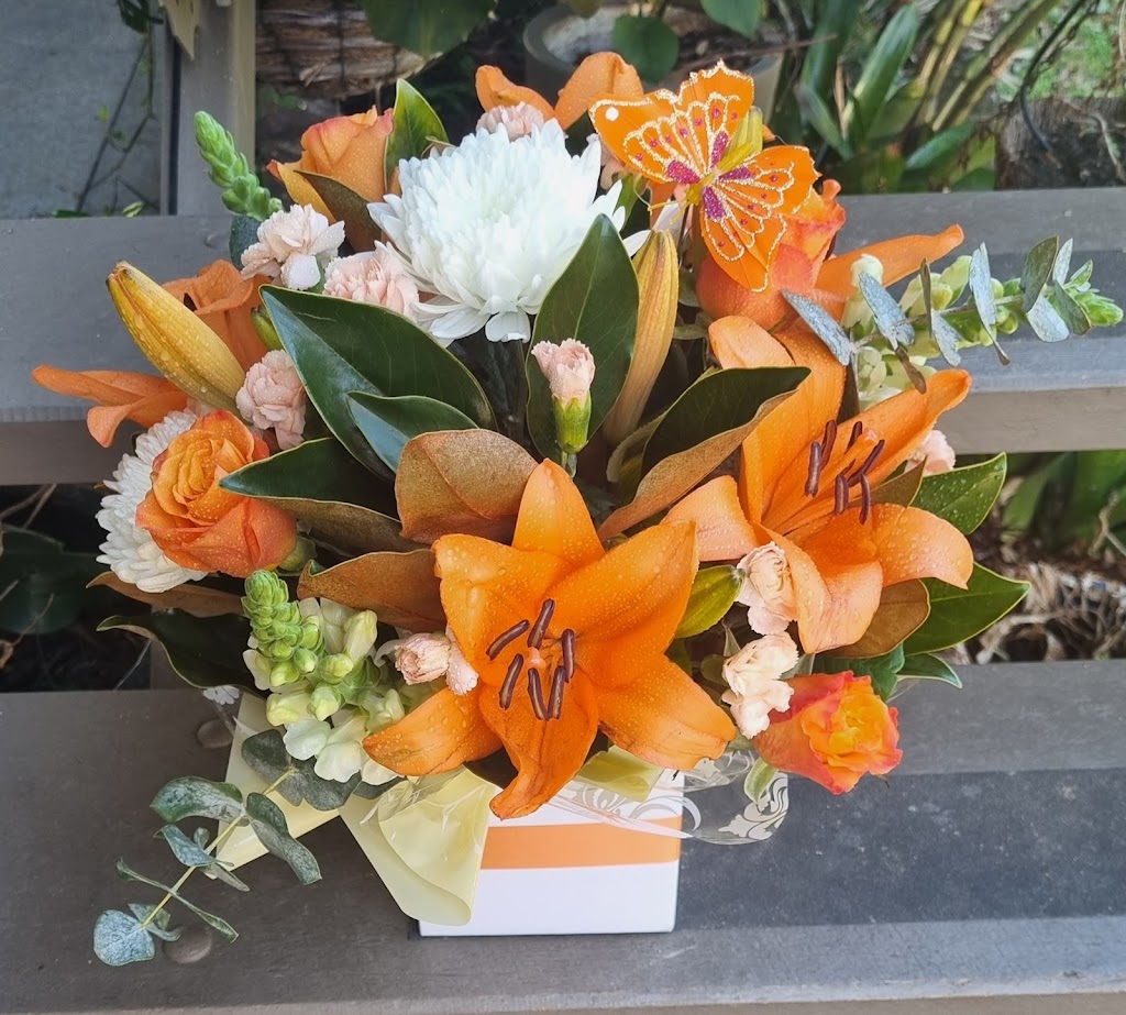 Myees Flowers & Giftbox Boutique Macleay Island | 37 Baracoota St, Macleay Island QLD 4184, Australia | Phone: 0458 922 993