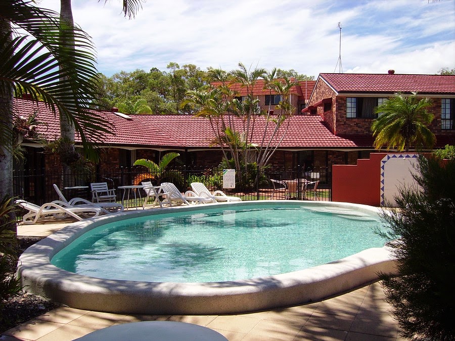 Hervey Bay Colonial Lodge | lodging | 94 Cypress St, Torquay QLD 4655, Australia | 0741251073 OR +61 7 4125 1073