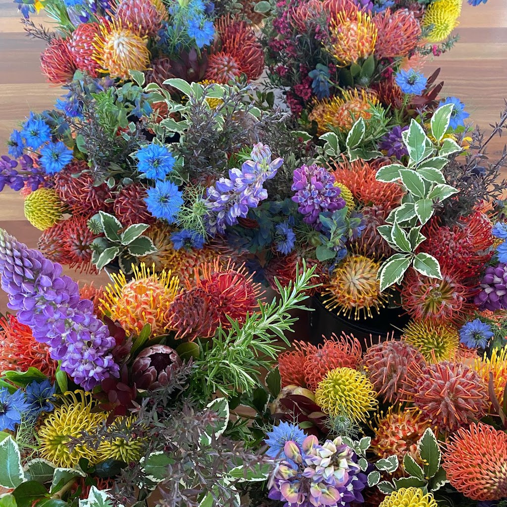 302 Flowers | florist | 302 Mt Gisborne Rd, Gisborne VIC 3437, Australia | 0478086182 OR +61 478 086 182
