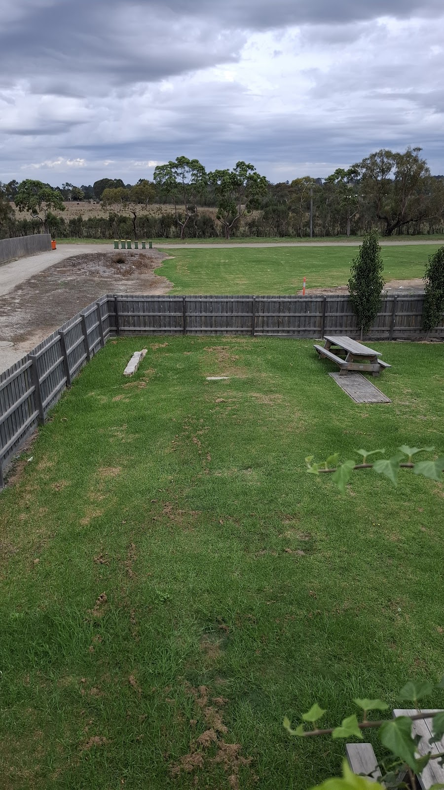 Garfield Recreation Reserve Dog Off Leash Area | 2 Beswick St, Garfield VIC 3814, Australia | Phone: 0466 496 107