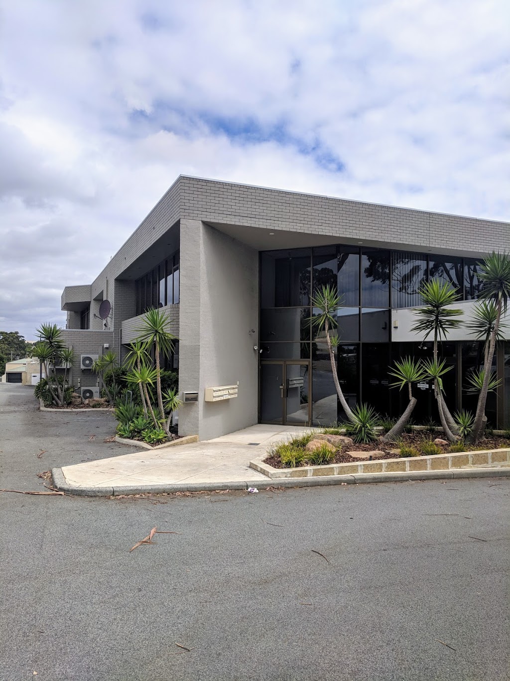 Melville Professional Centre | store | 11 Maddox Cres, Melville WA 6156, Australia