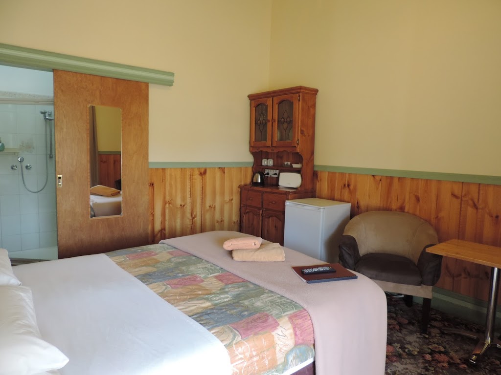 Snug as a Bug Motel Omeo | 188 Great Alpine Road crn, Creek Street, Omeo VIC 3898, Australia | Phone: 0427 591 311