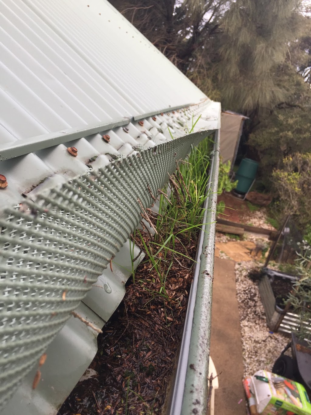 Gutters Uncluttered | 3 Eliza St, Capel Sound VIC 3940, Australia | Phone: 0418 312 121