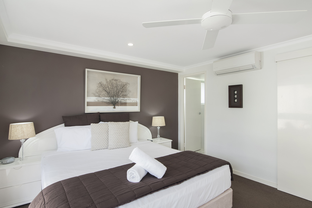 Solnamara Beachfront Apartments | lodging | 202 The Esplanade, Burleigh Heads QLD 4220, Australia | 0755351022 OR +61 7 5535 1022