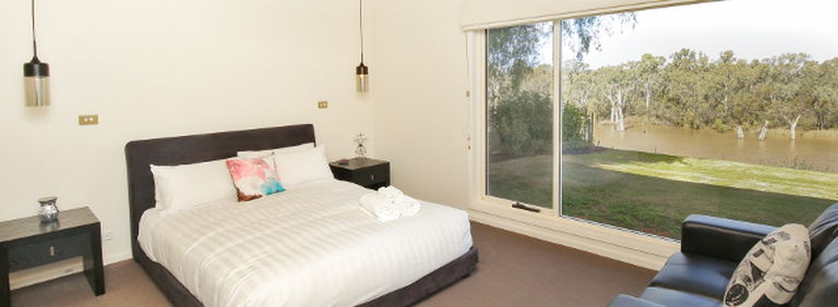 Riverside Luxury Retreat | lodging | 111 Adelaide St, Gol Gol NSW 2738, Australia | 0408357624 OR +61 408 357 624