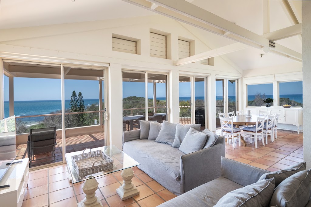 Sandrift Beachside Apartments - Oceanstays | 21 Ocean St, Yamba NSW 2464, Australia | Phone: 1800 963 444