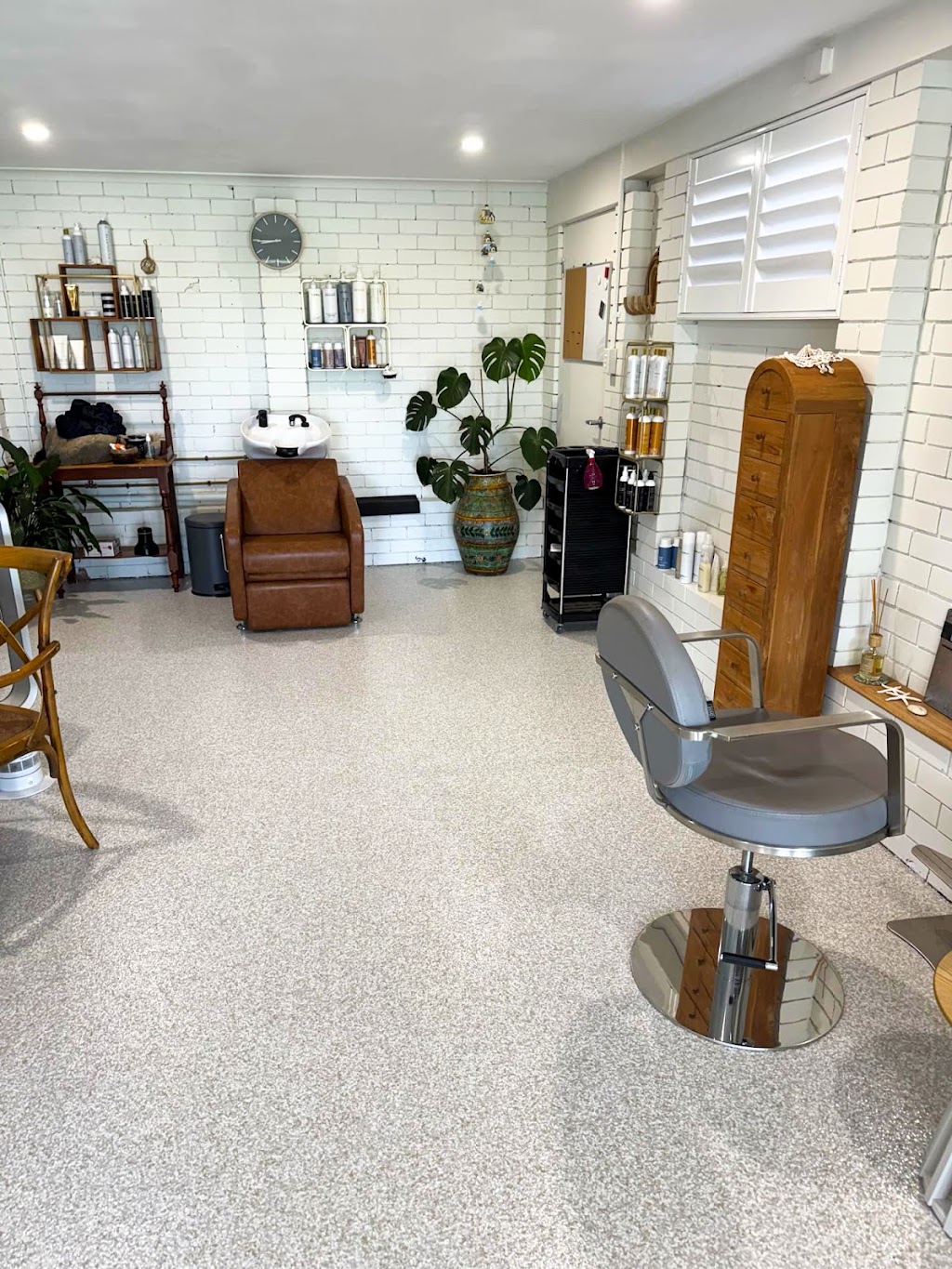 Hairology Golden Beach | 20 Michael St, Golden Beach QLD 4551, Australia | Phone: 0412 889 600