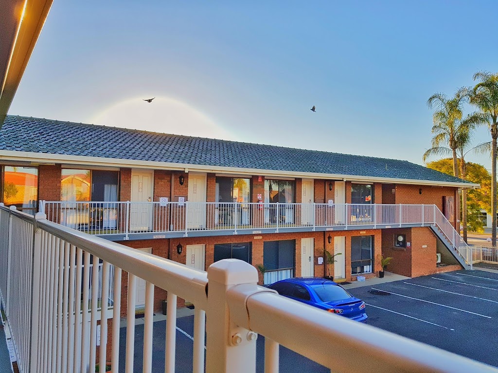 The Palms Motel Dubbo | 221 Brisbane Street corner of, Cobra St, Dubbo NSW 2830, Australia | Phone: (02) 6881 8155