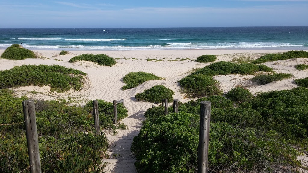 Pelicans Beach | Magenta NSW 2261, Australia
