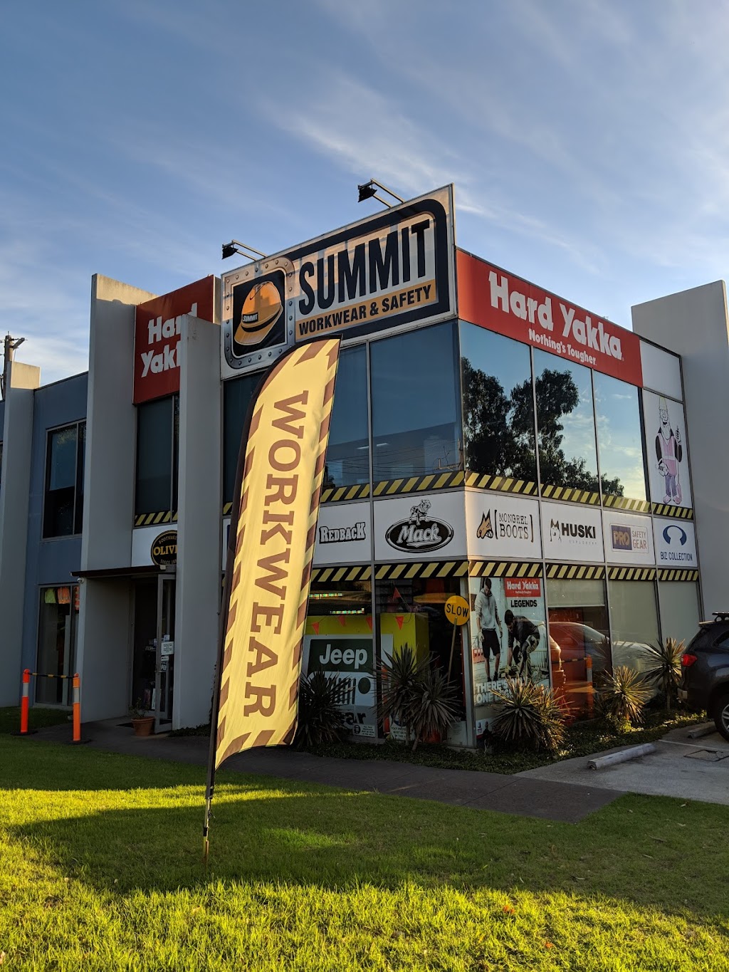 Summit Workwear and Safety | clothing store | 1/353 Dorset Rd, Bayswater VIC 3153, Australia | 0397293784 OR +61 3 9729 3784