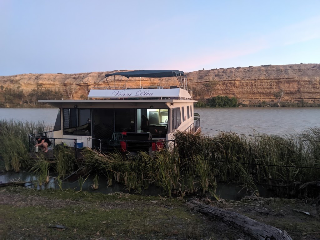 Karnak Waters River Murray Houseboats Vonni Diva |  | Pelican Dr, Mannum SA 5238, Australia | 0419988388 OR +61 419 988 388