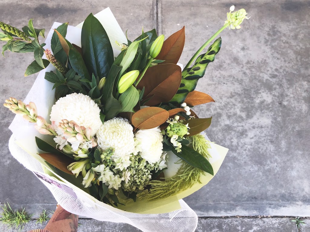 Flowers by Rhi | 26 Shakespeare St, Traralgon VIC 3844, Australia | Phone: 0449 292 933