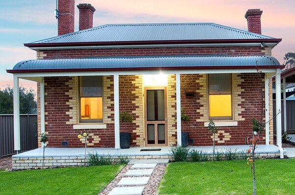 Booth Street Cottage | lodging | 31 Booth St, Golden Square VIC 3551, Australia | 0400802708 OR +61 400 802 708