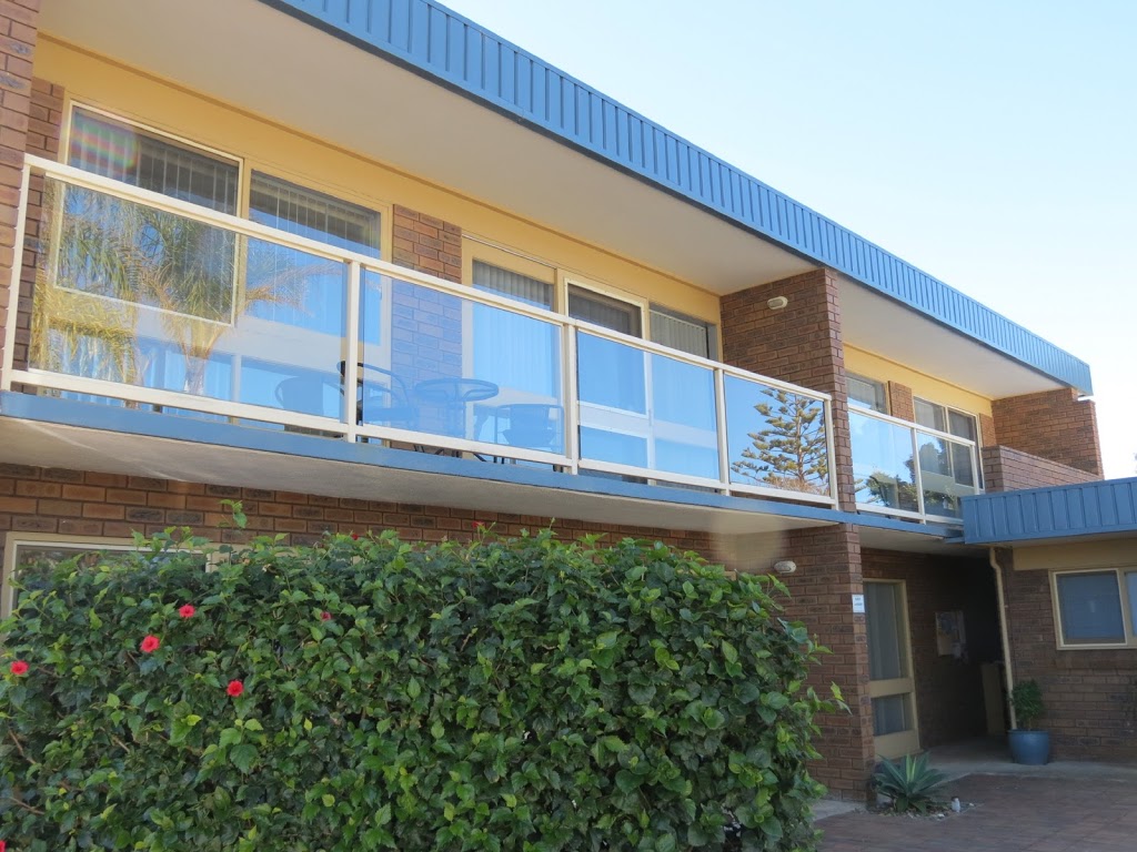 Chapman Court Holiday Units | 3 Chapman Ave, Merimbula NSW 2548, Australia | Phone: (02) 6495 1780