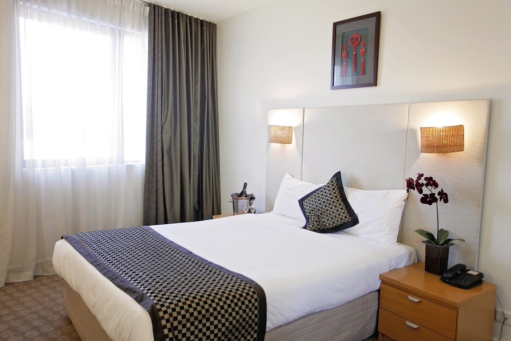 Golden Pebble Hotel | lodging | 500 Boronia Rd, Wantirna VIC 3152, Australia | 0398378800 OR +61 3 9837 8800