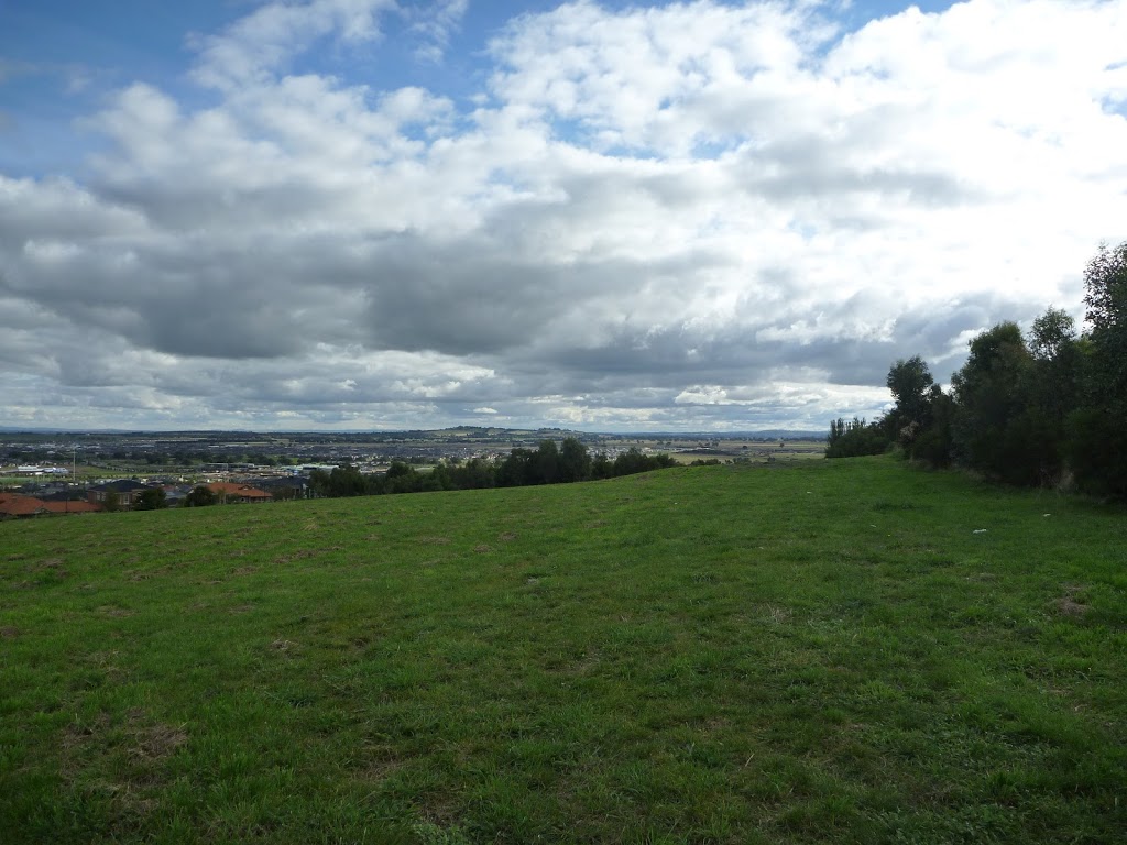 Mount Ridley Lookout | park | 90 Mt Ridley Rd, Mickleham VIC 3064, Australia | 0392052200 OR +61 3 9205 2200