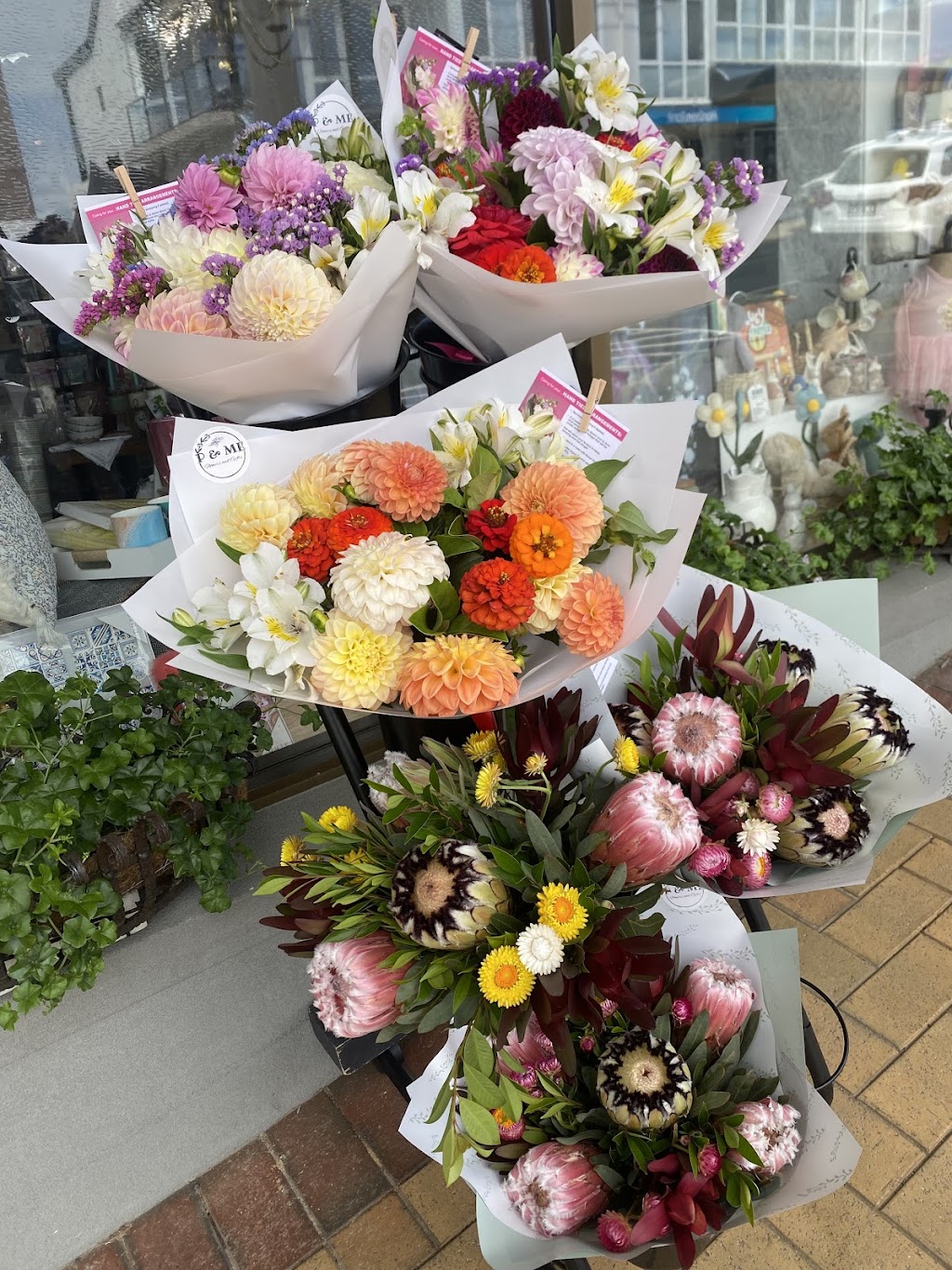 P and Me Flowers and Gifts | Shop 4/28 Lamont St, Bermagui NSW 2546, Australia | Phone: 0491 774 804