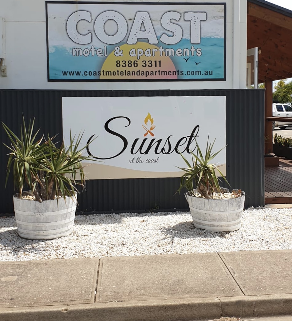 Sunset at the Coast | 153-157 Esplanade, Port Noarlunga South SA 5167, Australia | Phone: (08) 7092 2678