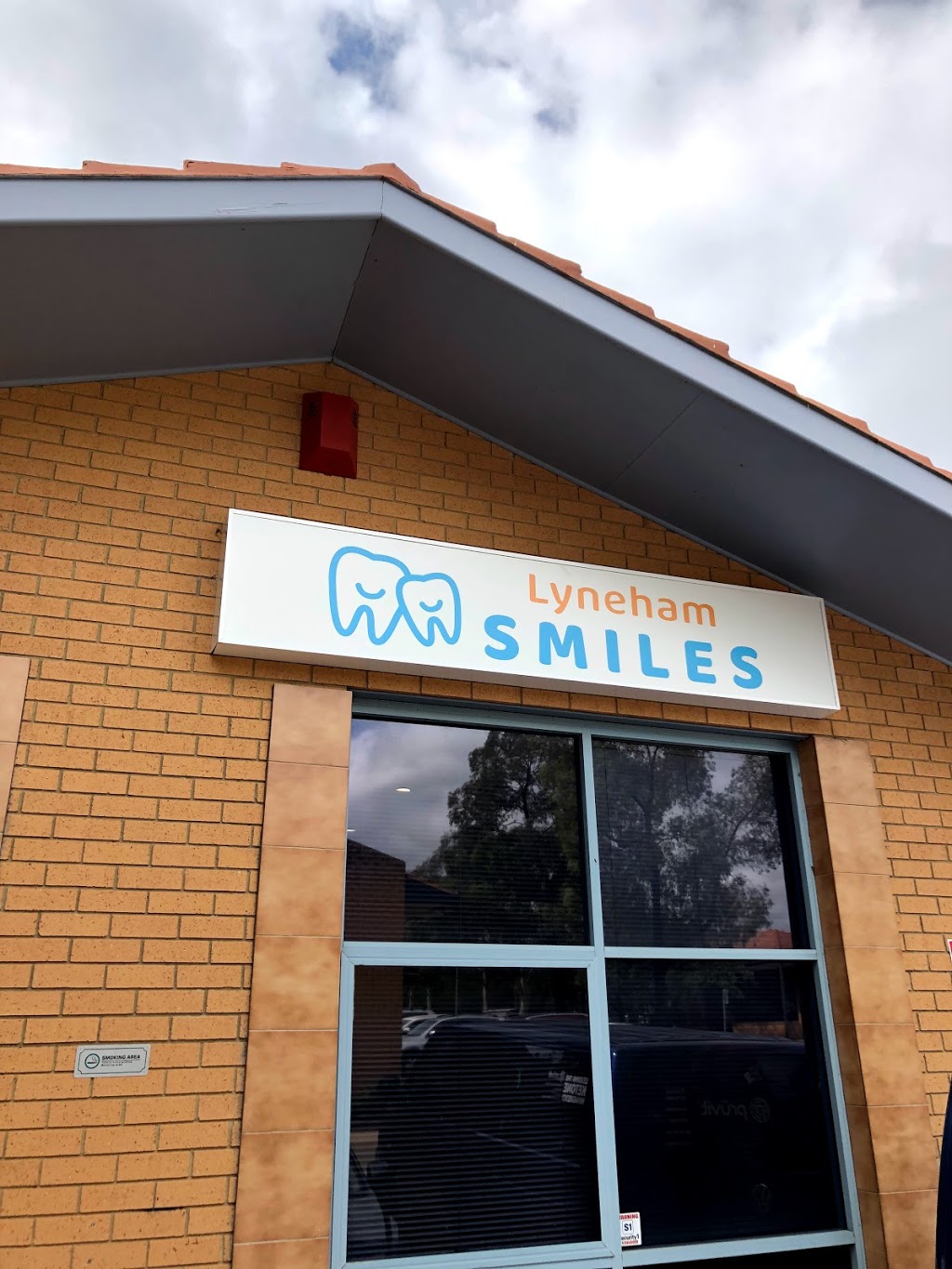 Lyneham Smiles | dentist | 2 Montford Crescent Shop #1, Lyneham ACT 2602, Australia | 0262497831 OR +61 2 6249 7831