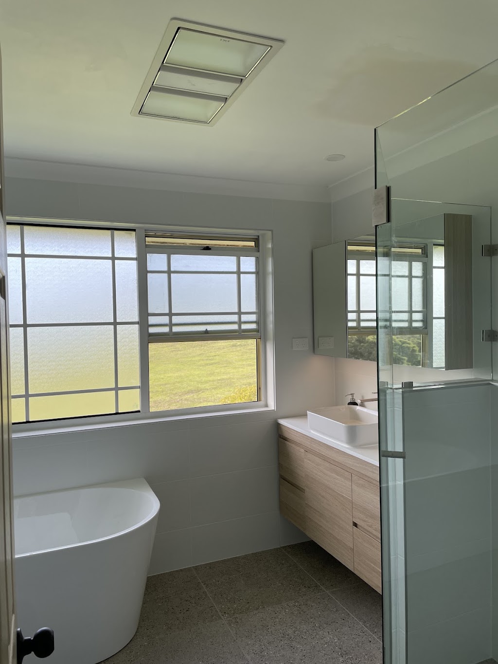 JR Quality Electrics | 222 Btu Rd, Nowra Hill NSW 2540, Australia | Phone: 0494 596 156