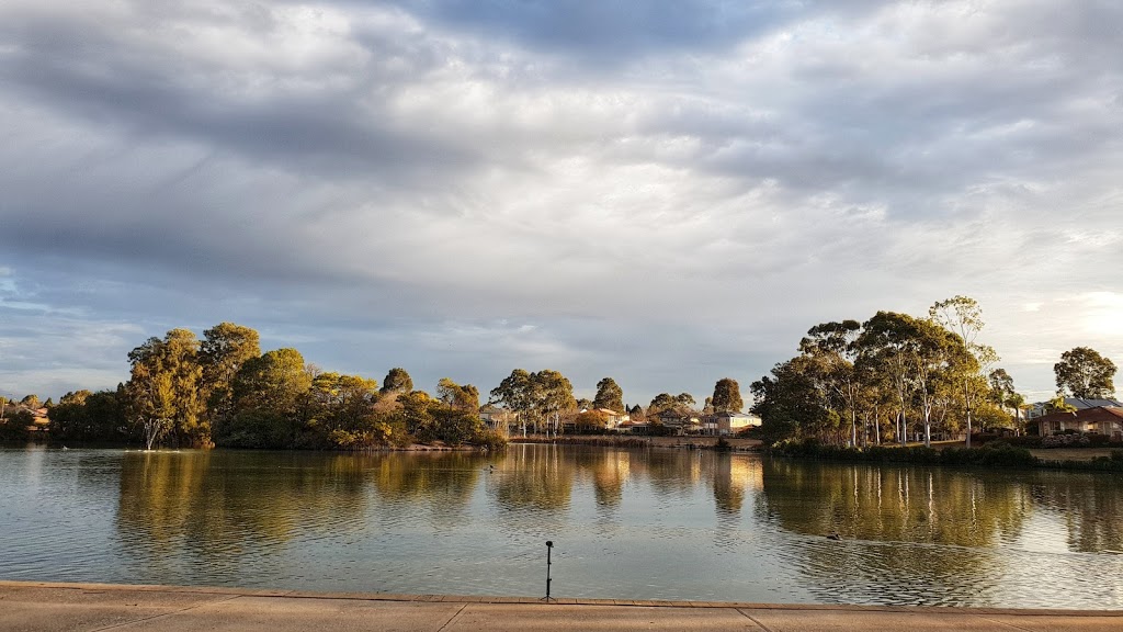 Wattle Grove Lake | park | Wattle Grove NSW 2173, Australia