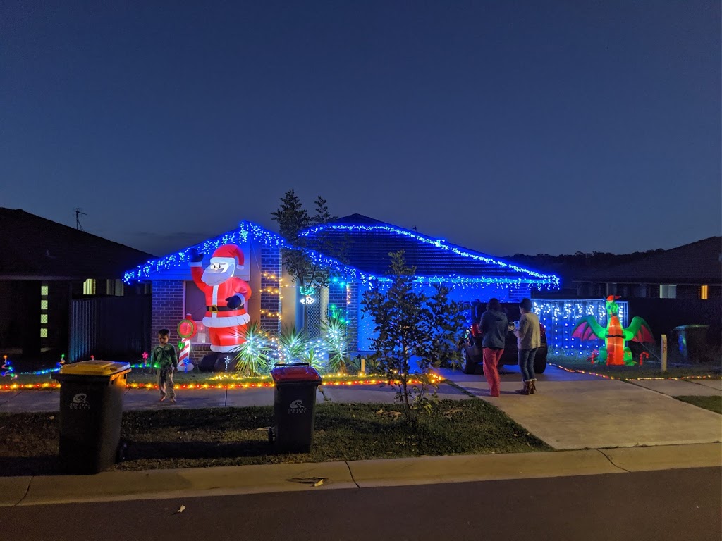 Davie Family Christmas Lights | Creswell St, Wadalba NSW 2259, Australia
