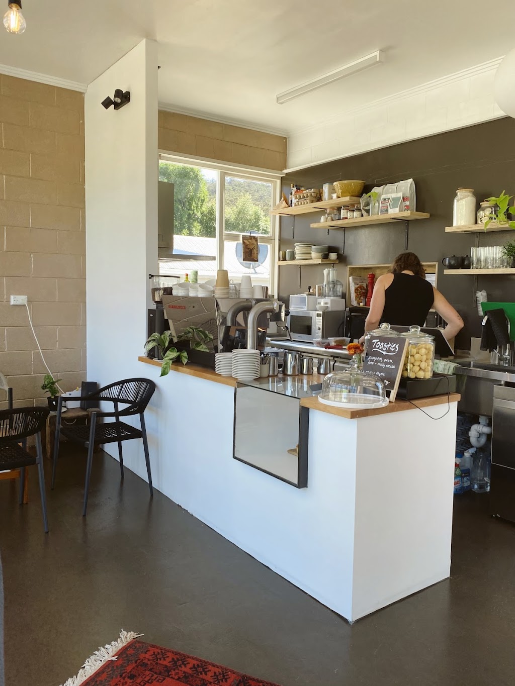 Wild Bird Tasmania | 6971 Huon Hwy, Dover TAS 7117, Australia | Phone: 0428 981 574