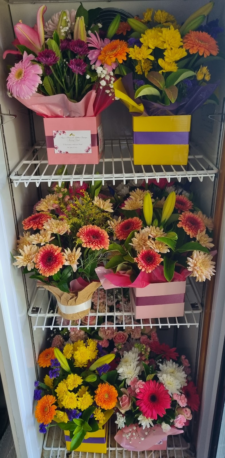 Myees Flowers & Giftbox Boutique Macleay Island | 37 Baracoota St, Macleay Island QLD 4184, Australia | Phone: 0458 922 993