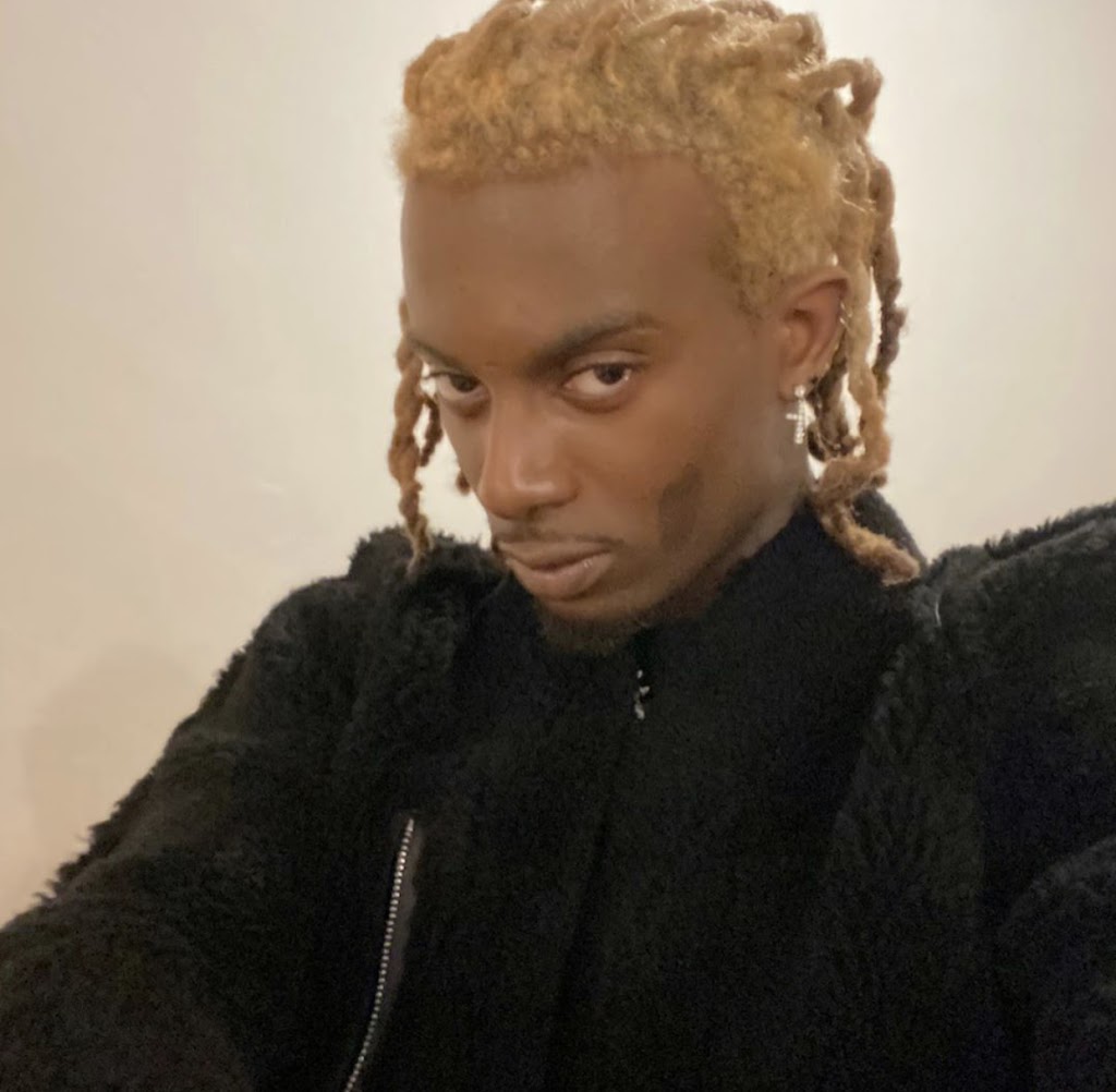 Harold Kay Lovers Central | 10 Rein Dr, Wadalba NSW 2259, Australia | Phone: 0480 630 094