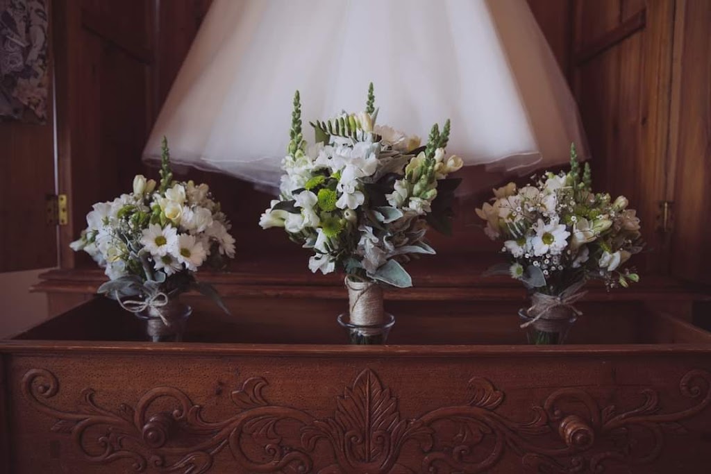 Heidi Kay - Simply Ceremonies by Heidi - Celebrant | 14 Corinella Rd, Woodend VIC 3442, Australia | Phone: 0421 996 691