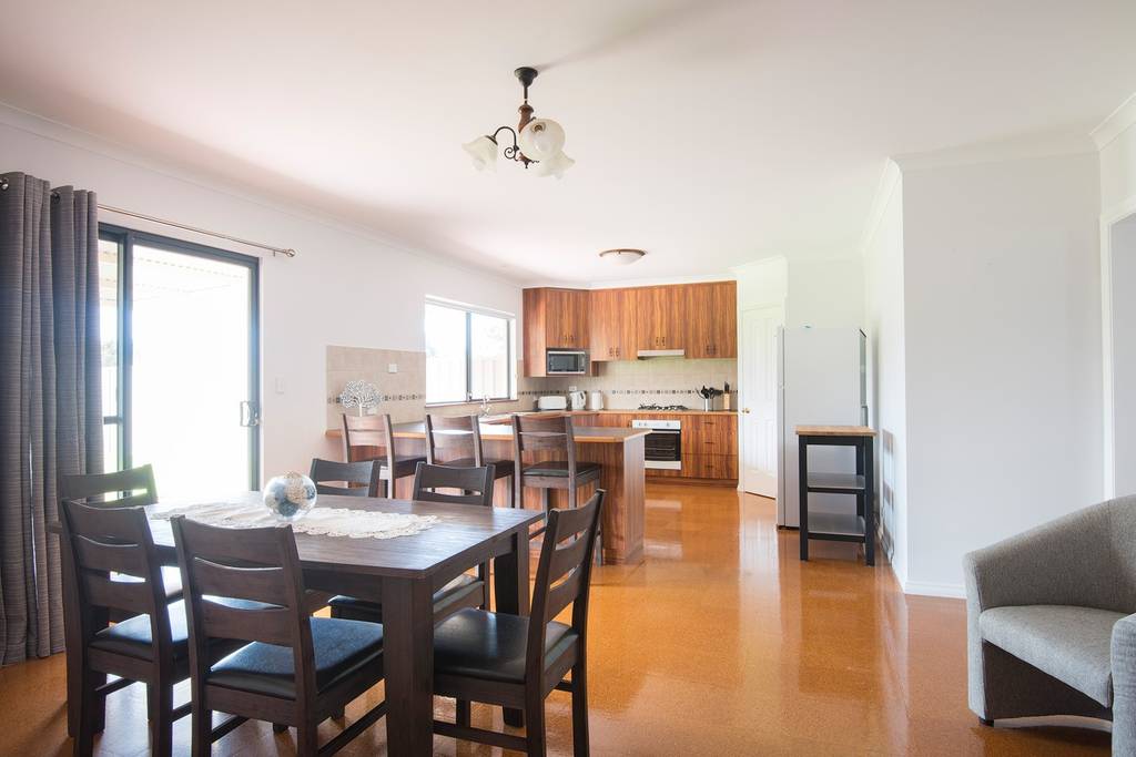 Sea-esta | Eleven Mile Beach Rd, Pink Lake WA 6450, Australia | Phone: 0427 715 117
