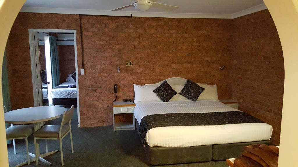 Henry Parkes Motor Inn Parkes | lodging | 25 Welcome St, Parkes NSW 2870, Australia | 0268624644 OR +61 2 6862 4644