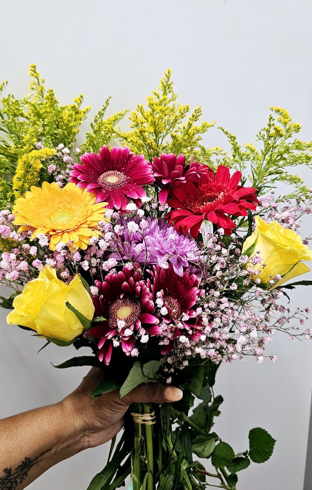 Roses n Petals | 3 Landscape Bvd, Hampton Park VIC 3976, Australia | Phone: 0423 725 750