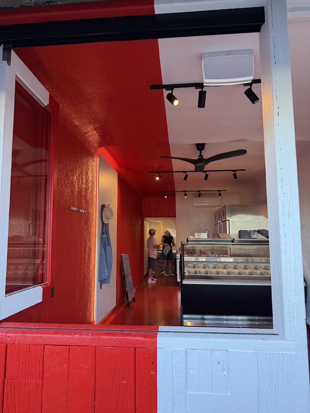 ellys | 778 Pacific Parade, Currumbin QLD 4223, Australia | Phone: 0458 698 146