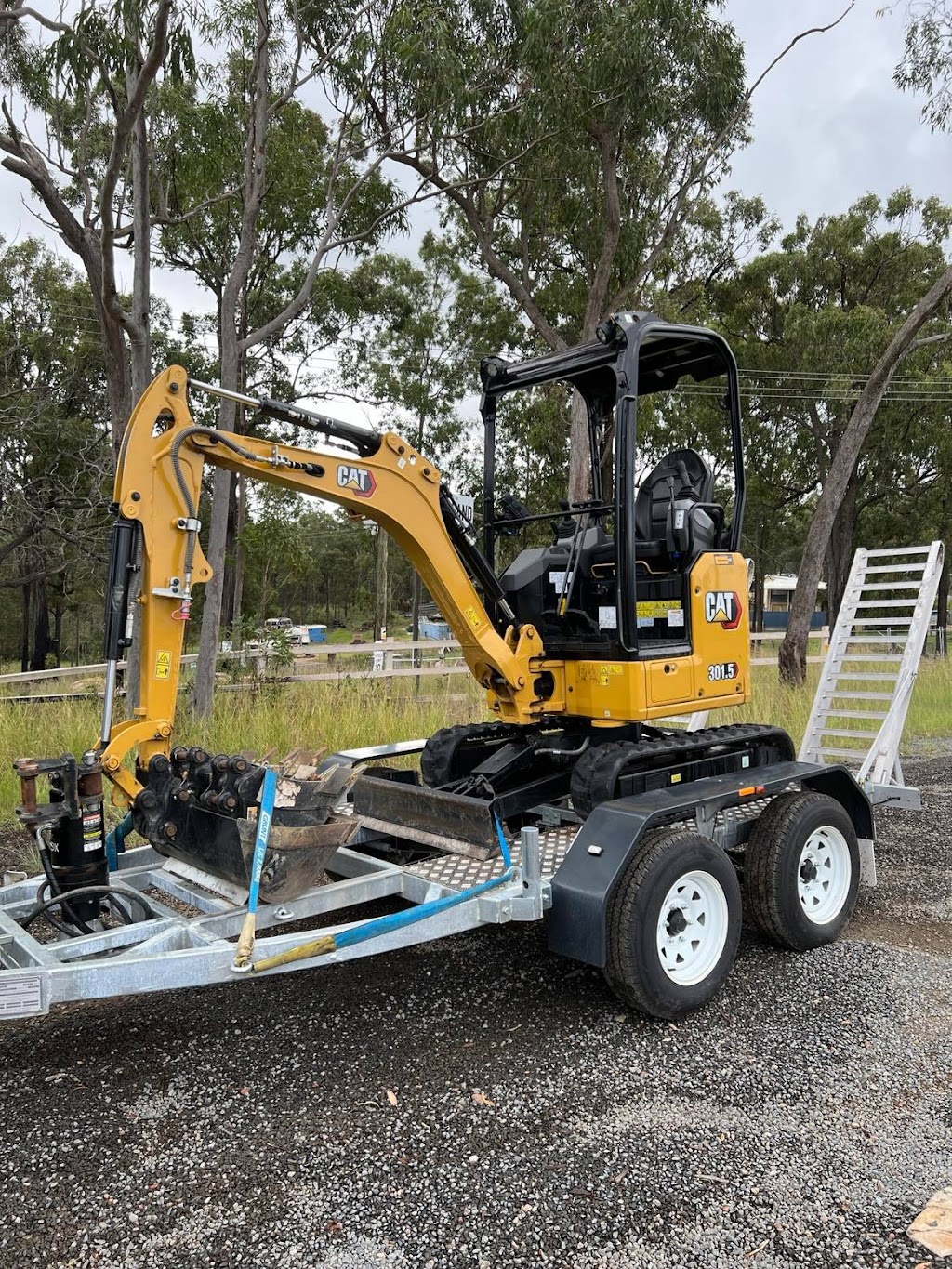 The Muddy Bucket Hire CO | 67 Brodzig Rd, Chuwar QLD 4306, Australia | Phone: 0468 444 068