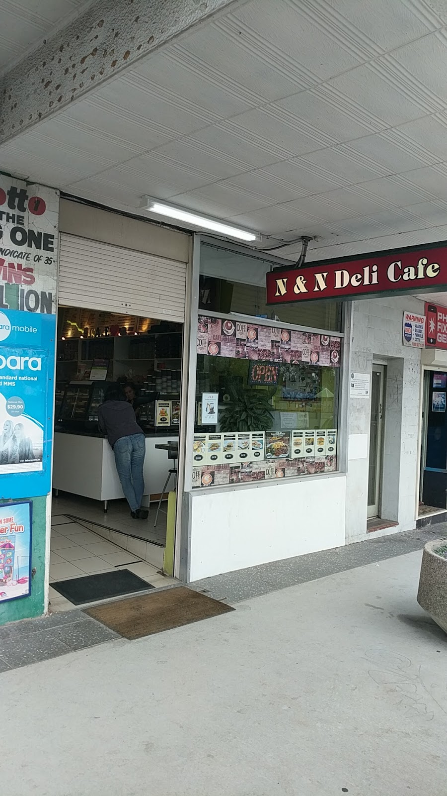 N&N Deli Cafe | store | 89 Gibson Ave, Padstow NSW 2211, Australia | 0297733930 OR +61 2 9773 3930