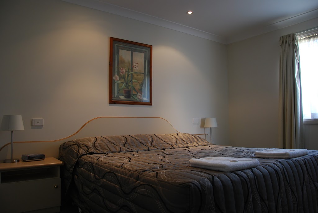 Golfview Motor Inn | lodging | McNickle Rd, Moorong NSW 2650, Australia | 0269311633 OR +61 2 6931 1633