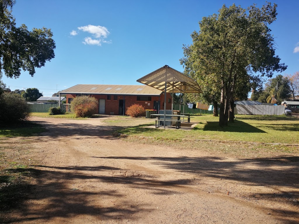 Newell Hwy Motel & Caravan Park | 17-19 Forbes St, Parkes NSW 2870, Australia | Phone: 0422 209 766